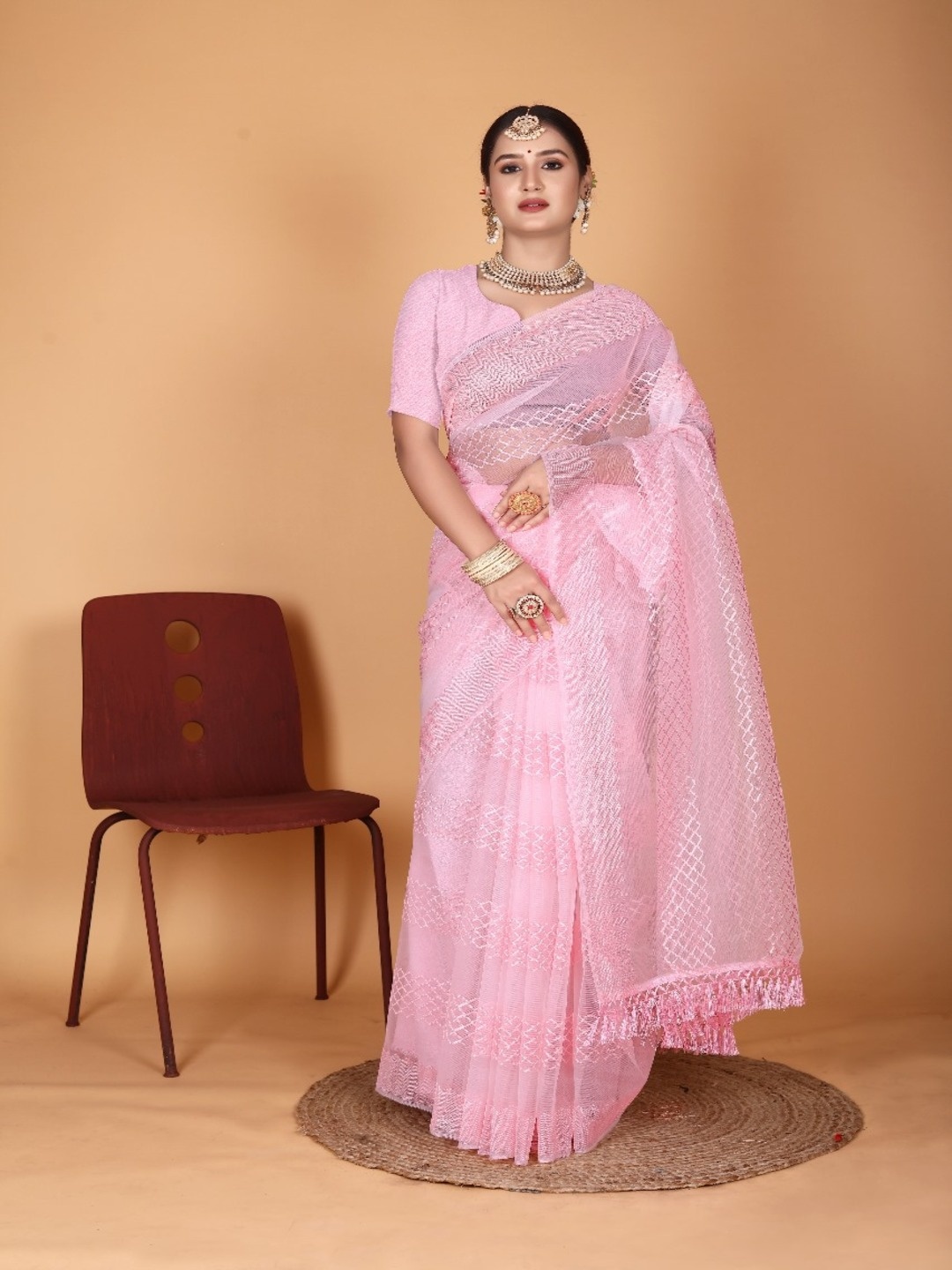 

VRAGI Woven Design Embroidered Organza Saree, Pink