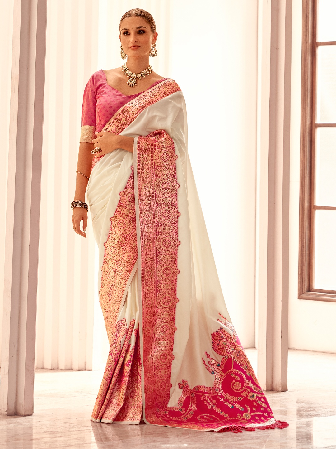 

Panzora Woven Design Zari Silk Blend Saree, White