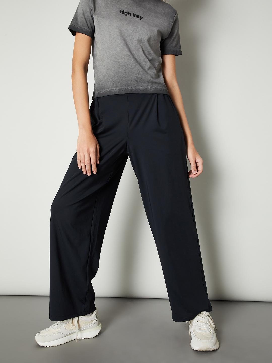 

max Women Pleated Trousers, Black