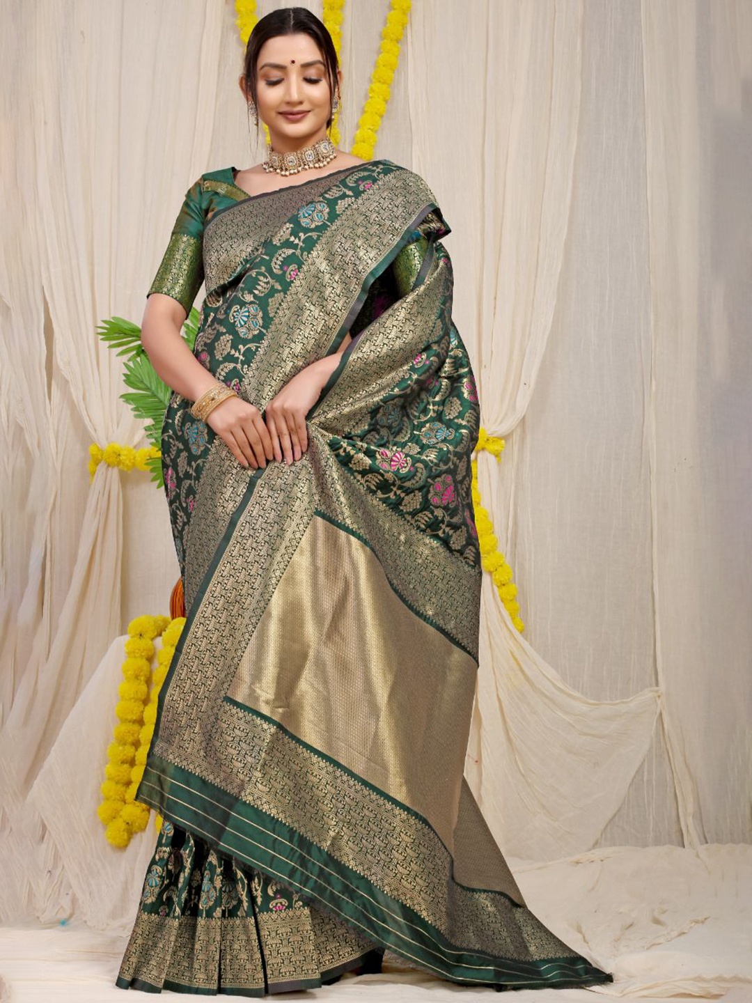 

amirat Woven Design Zari Banarasi Saree, Green