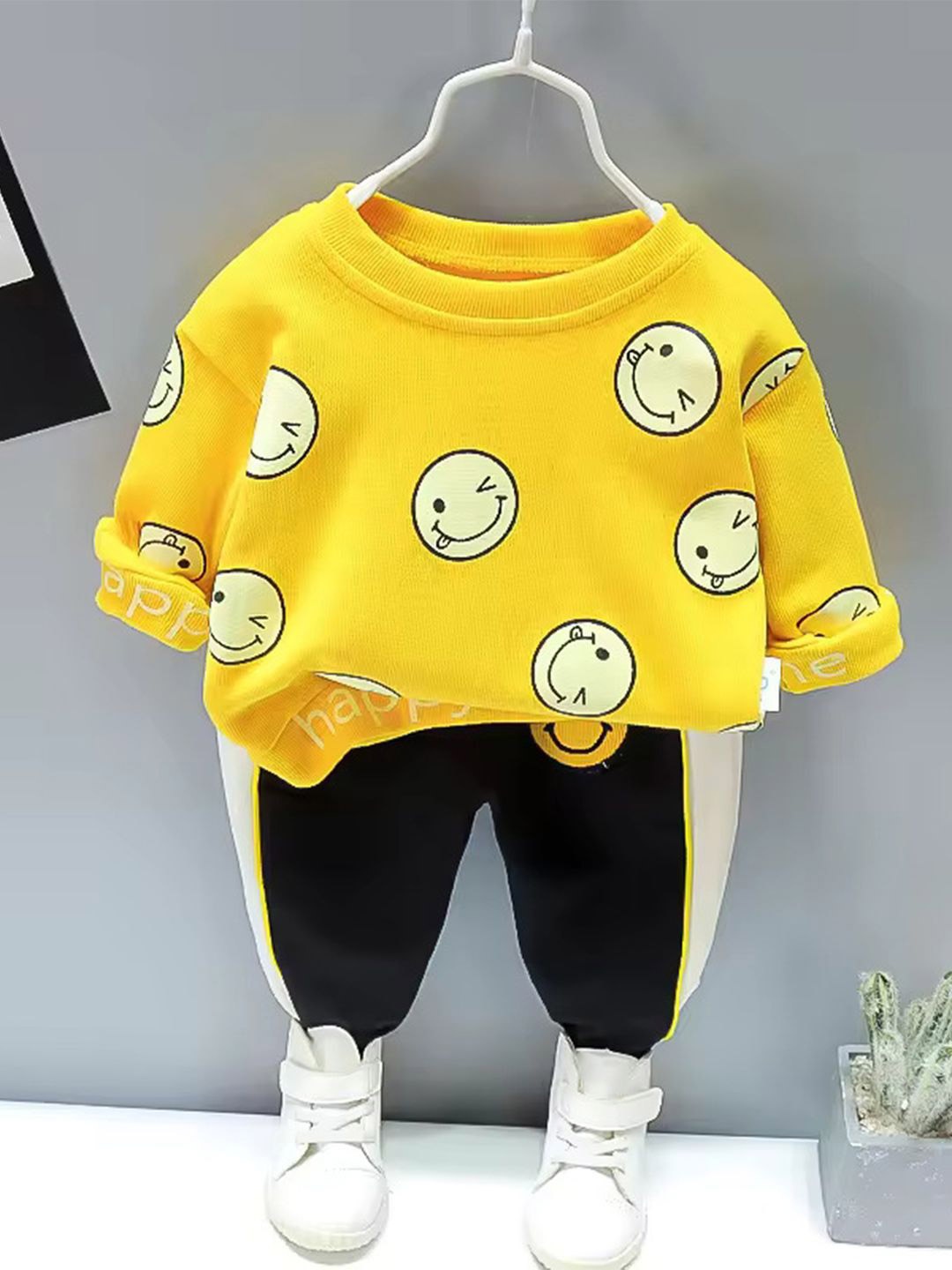 

Bold N Elegant Kids Printed Round Neck Sweatshirt With Jogger, Yellow