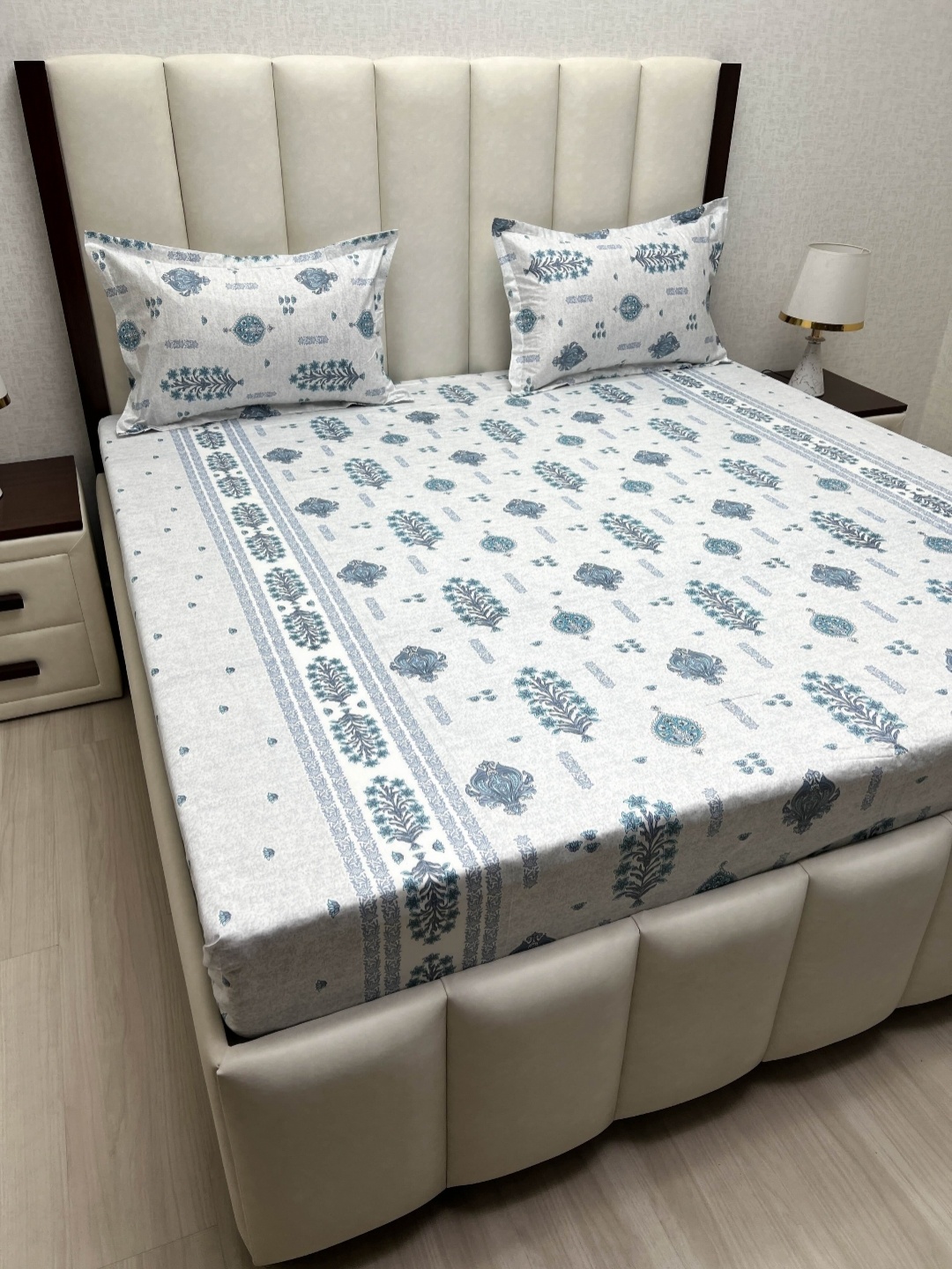 

Pure Decor Royal Passion White Printed 220 TC Pure Cotton Queen Bedsheet Set 2.54 x 2.28m