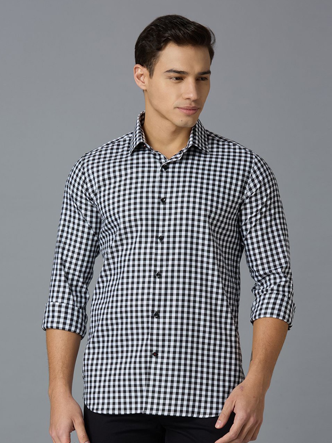 

Reid & Taylor Men Slim Fit Gingham Checks Opaque Checked Casual Shirt, Black