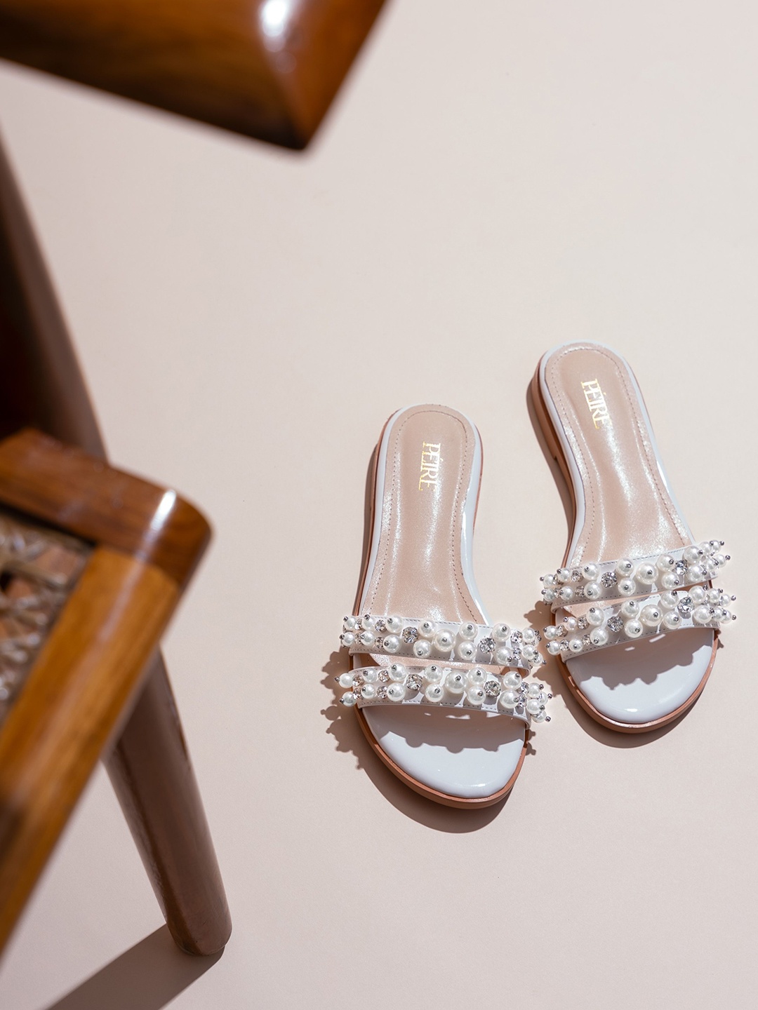 

Peire Women Open Toe Flats, White