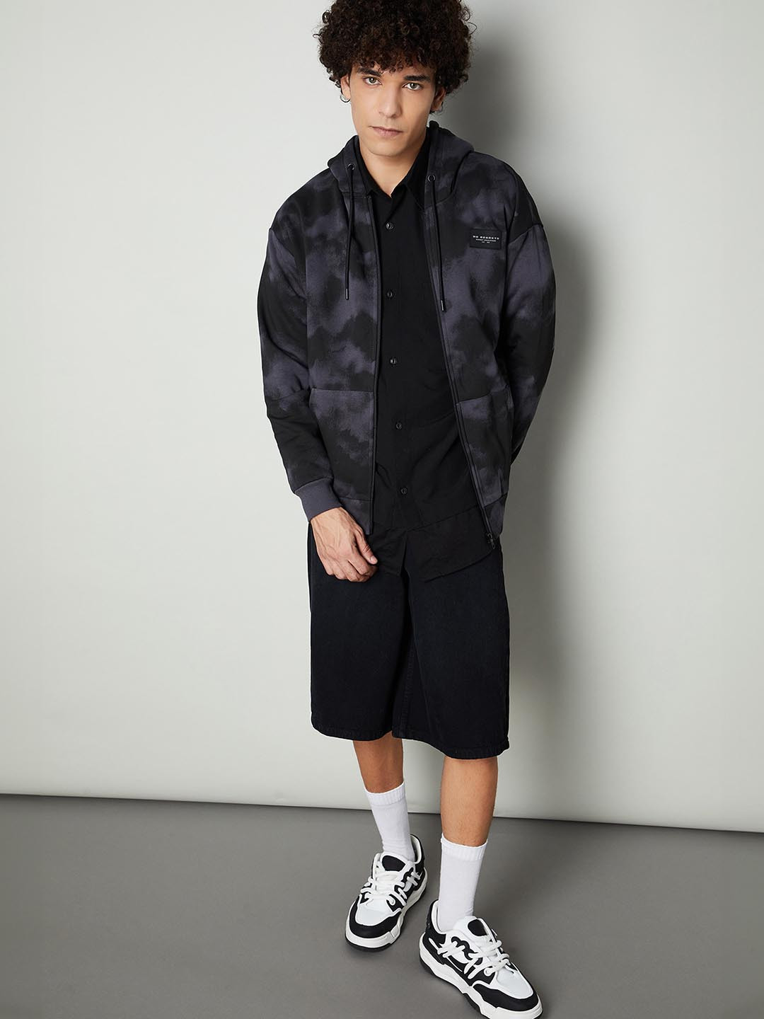 

max Men Printed Hooded Sweatshirt, Grey