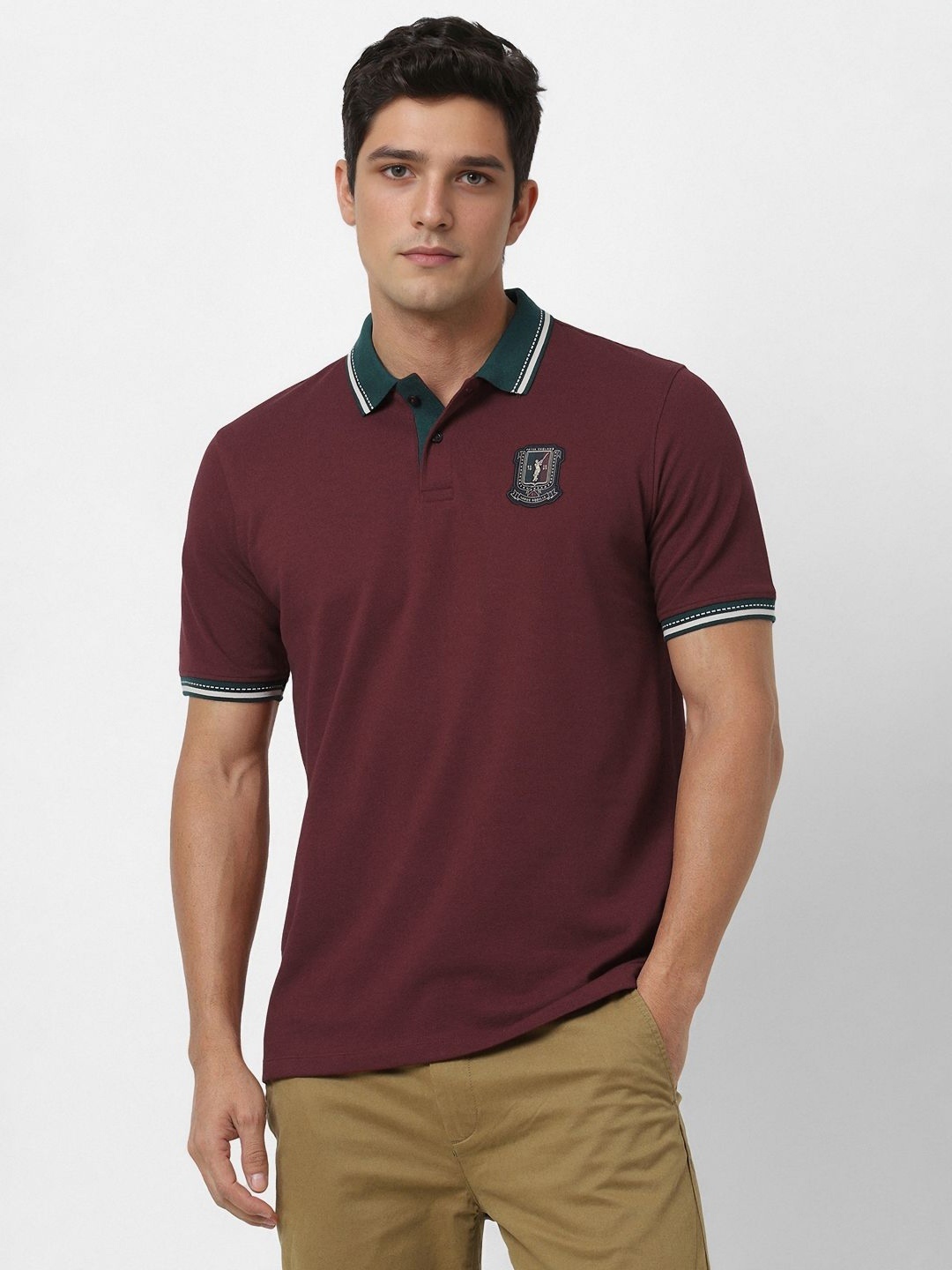 

Peter England CasualsMen Regular fit cricket inspired Polo T-shirt, Maroon