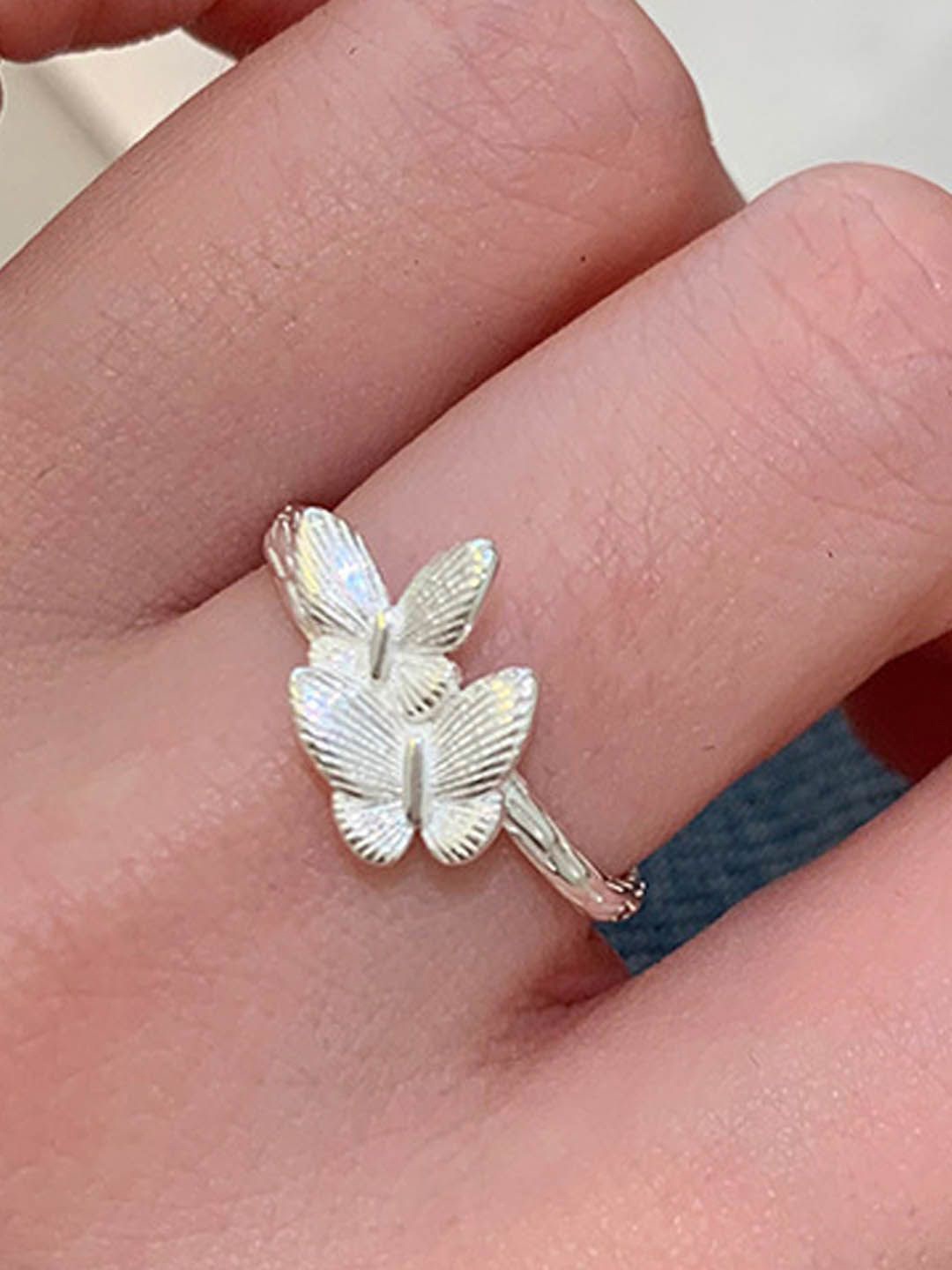 

StyleCast Elegant Silver-Toned Butterfly Design Finger Ring