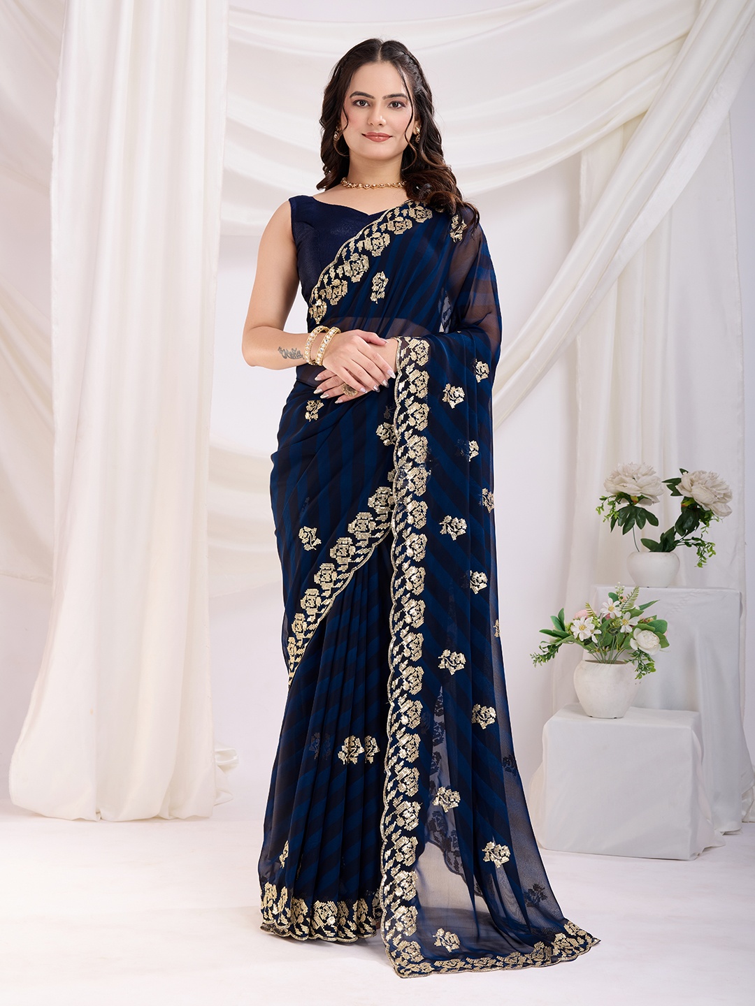 

HERE&NOW Floral Embroidered Saree, Navy blue