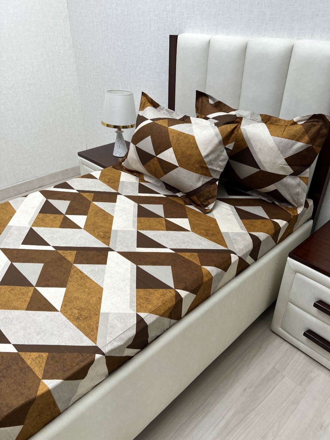 

Pure Decor Brown And Grey Geometric Printed 260 TC Single Bedsheet Set 1.73 m x 2.36 m