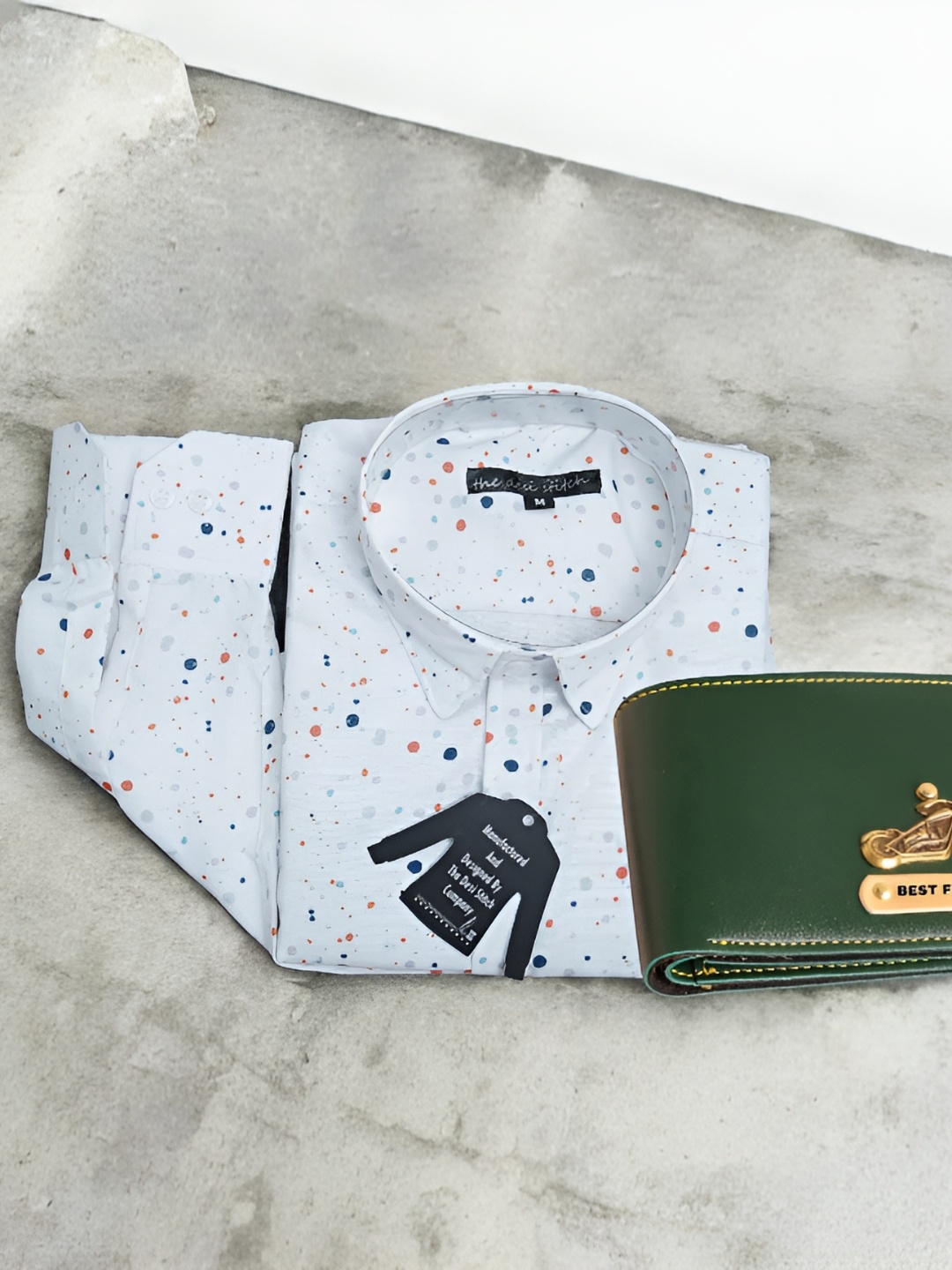 

Anikmart Abstract Printed Spread Collar Cotton Shirt & Leather Wallet, White