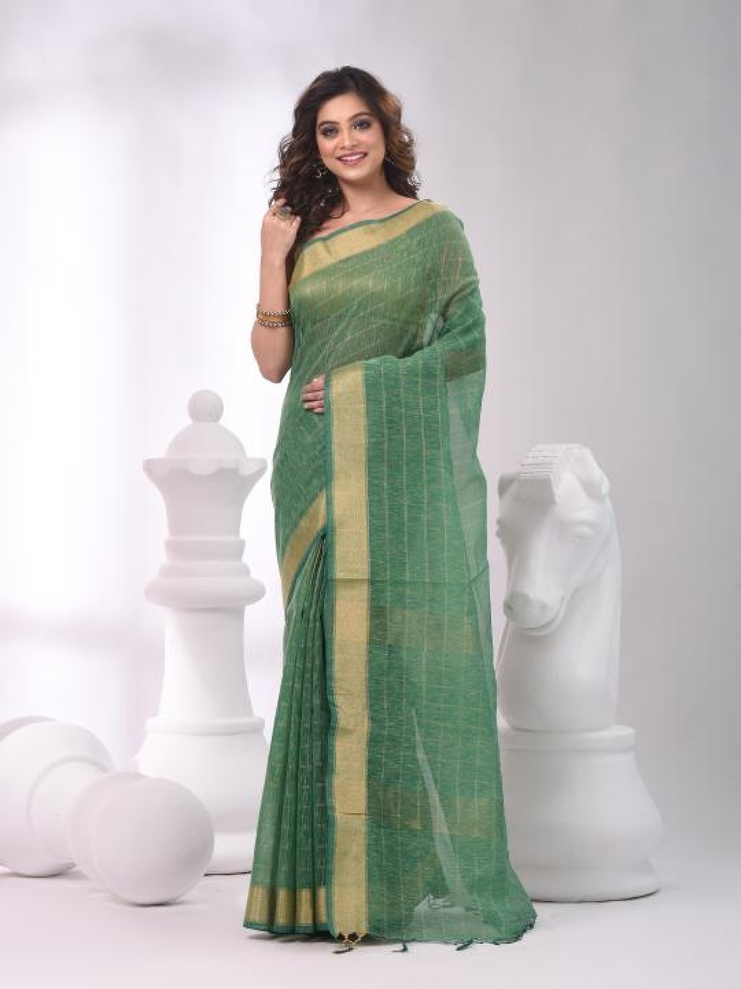 

VIBHAVARI Striped Silk Blend Saree, Green