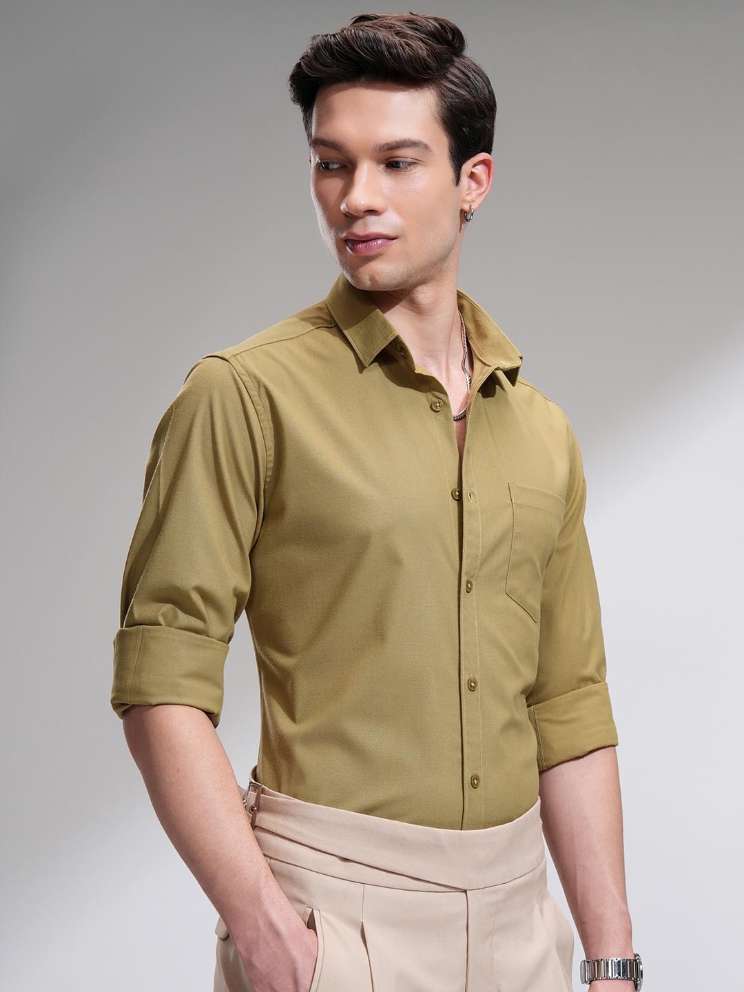 

HIGHLANDER Men Solid Occasion Shirt, Mustard