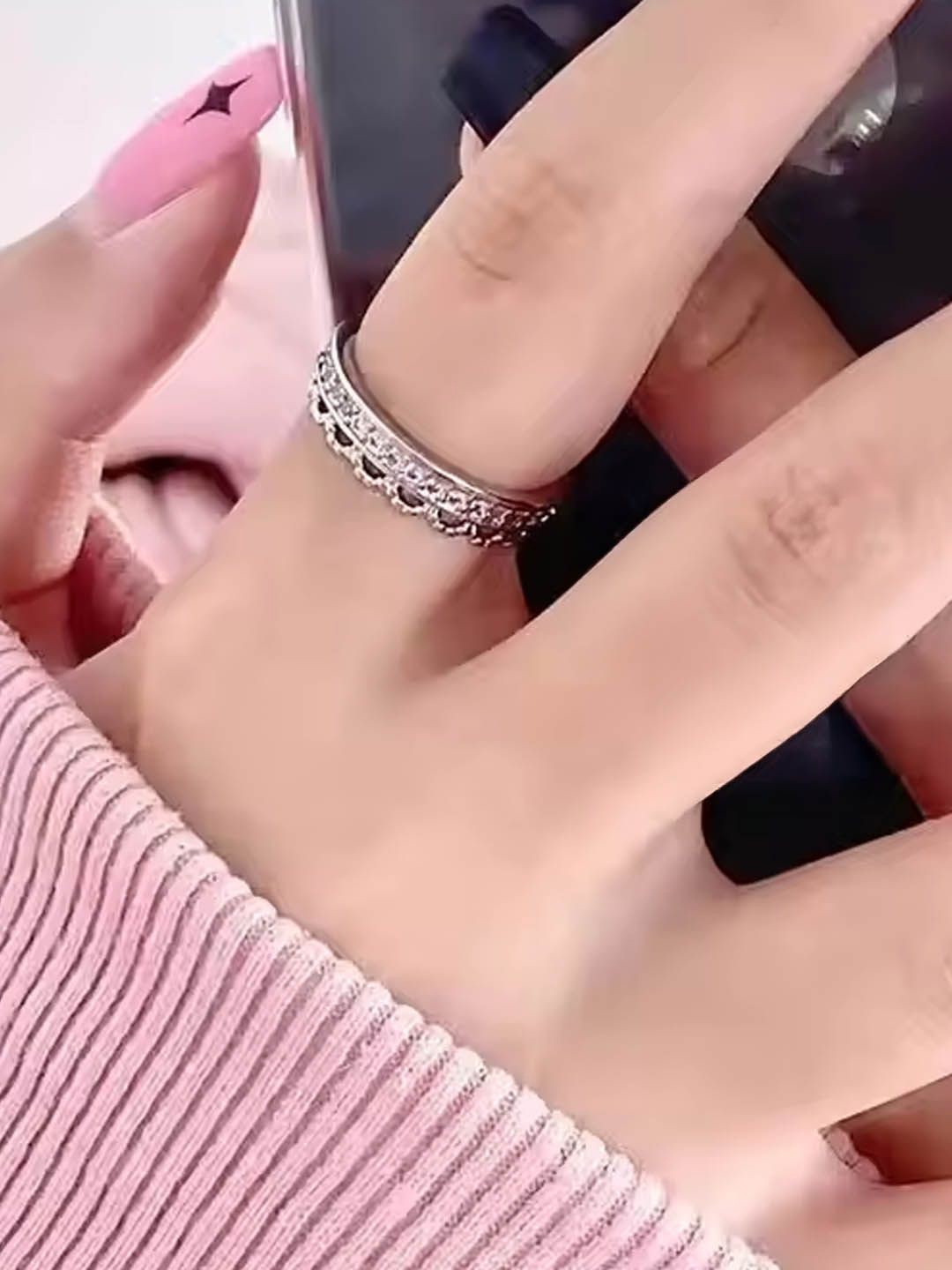 

StyleCast Elegant Silver Intricate Textured Finger Ring