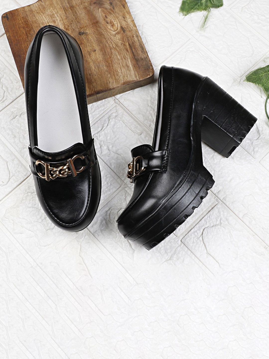 

Commander Shoes Women Round Toe Loafers, Black