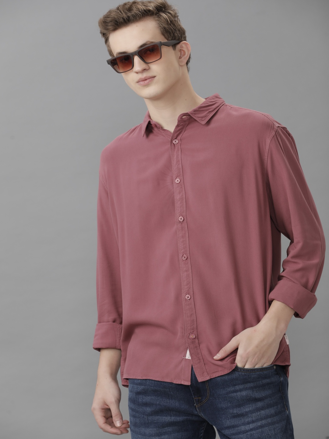 

Voi Jeans Men Relaxed Fit Spread Collar Solid Cotton Casual Shirt, Rose
