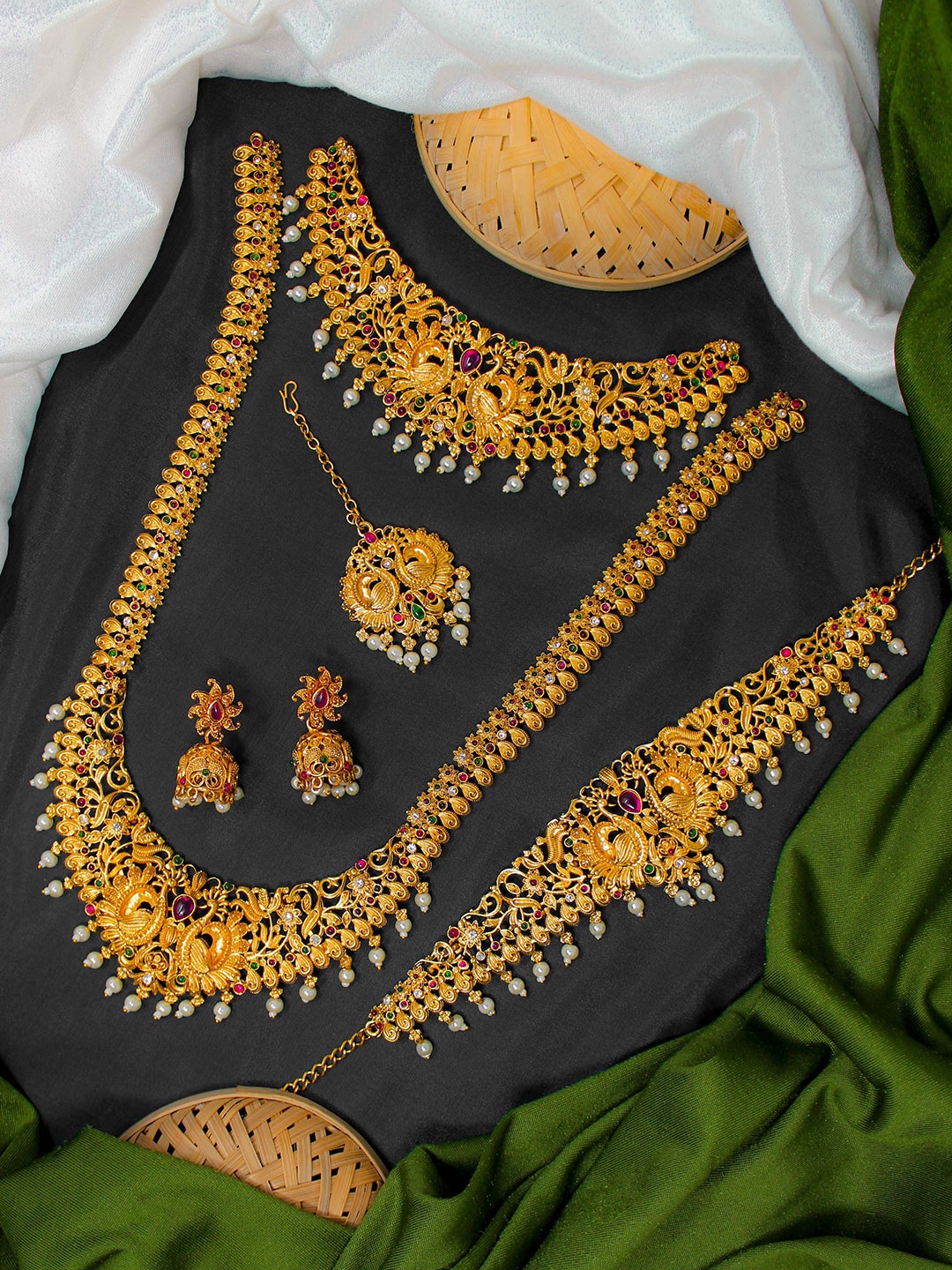 

NAGNESHI ART Gold-Plated Artificial Stone Studded & Beaded Jewellery Set