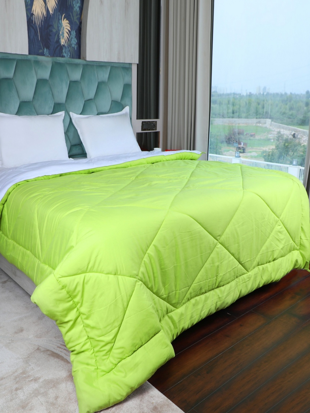 

AJISH White & Green Geometric 210 GSM AC Room Reversible Duble Bed Comforter