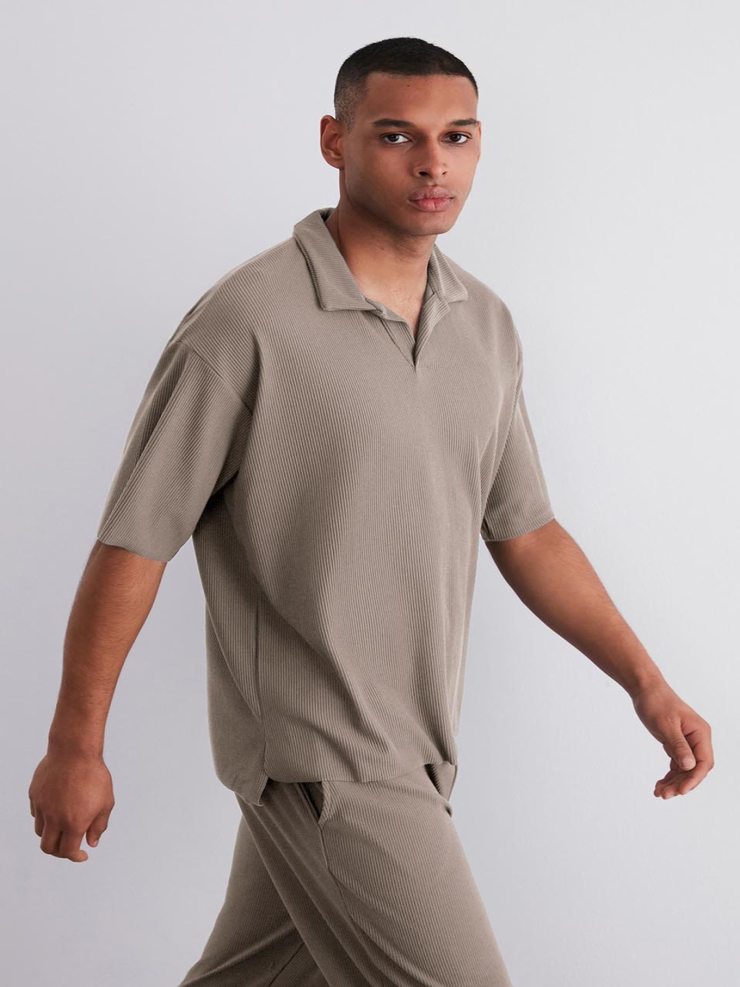 

Trendyol Men Self Design Polo Collar T-shirt, Grey