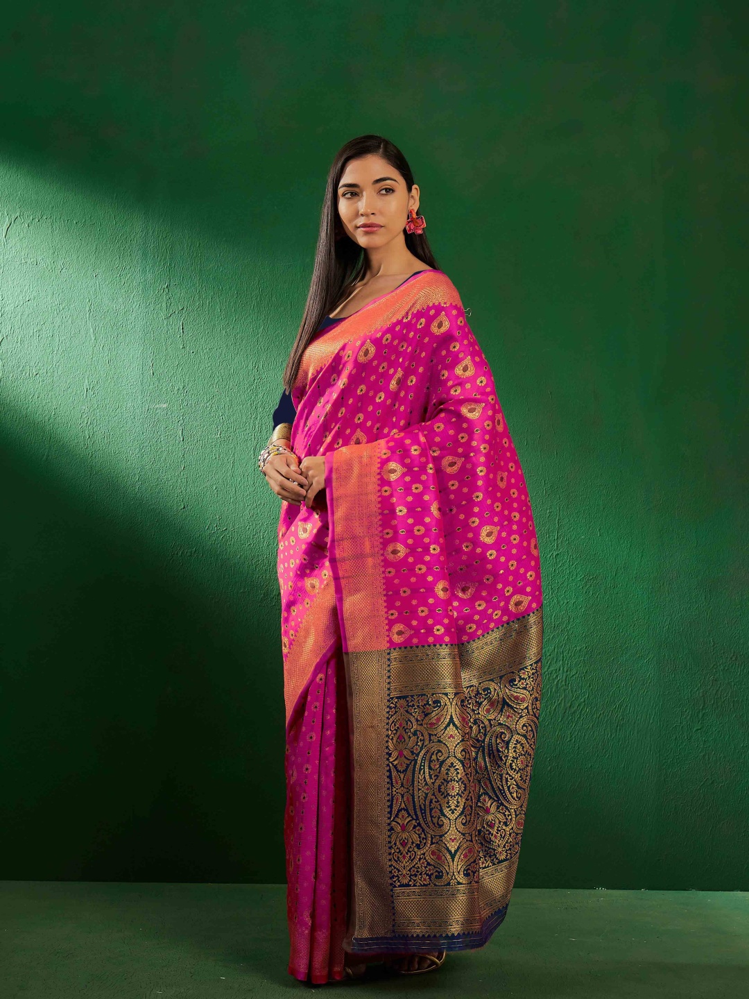 

DEVATITHI Ethnic Motifs Zari Banarasi Saree, Pink