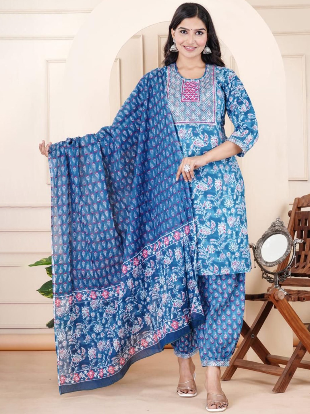 

hirangana Floral Printed Sequnnied Pure Cotton Straight Kurta With Salwar & Dupatta, Blue