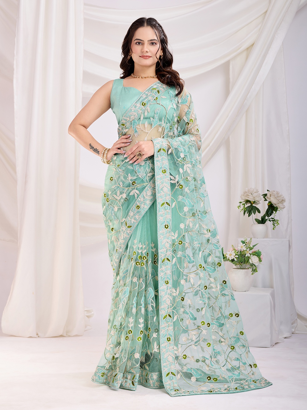 

HERE&NOW Floral Printed Embroidered Net Saree, Turquoise blue