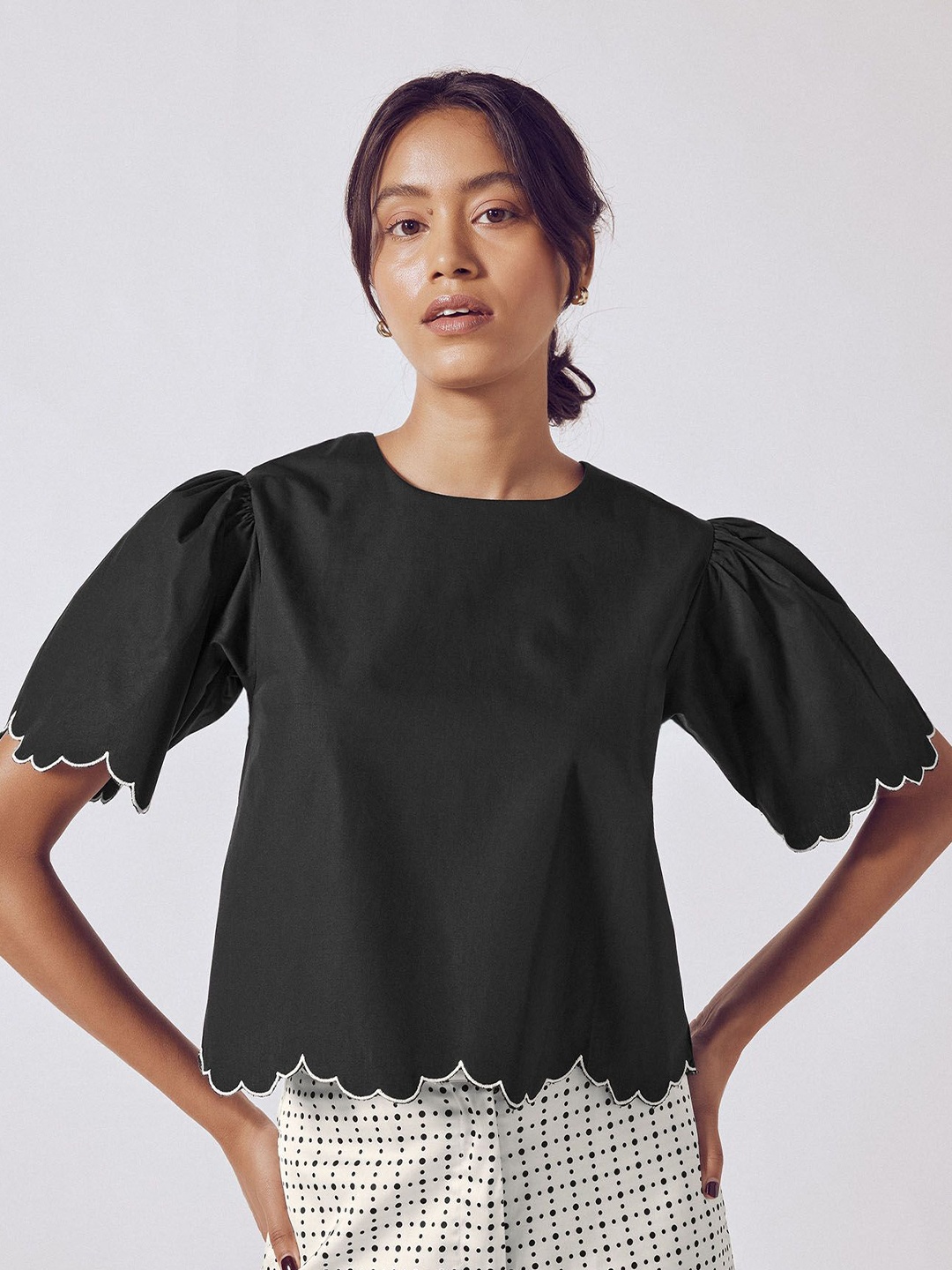 

The Label Life Women Monochrome Scallop Detail Cotton Crop Top, Black