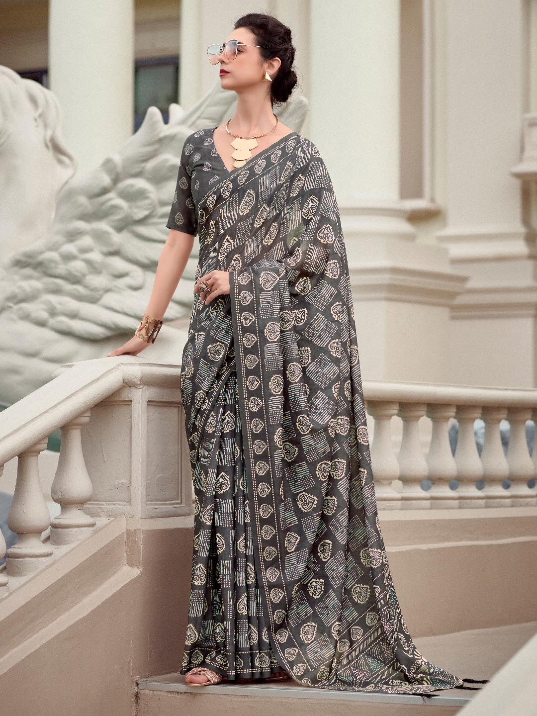 

Panzora Ethnic Motifs Printed Saree, Black
