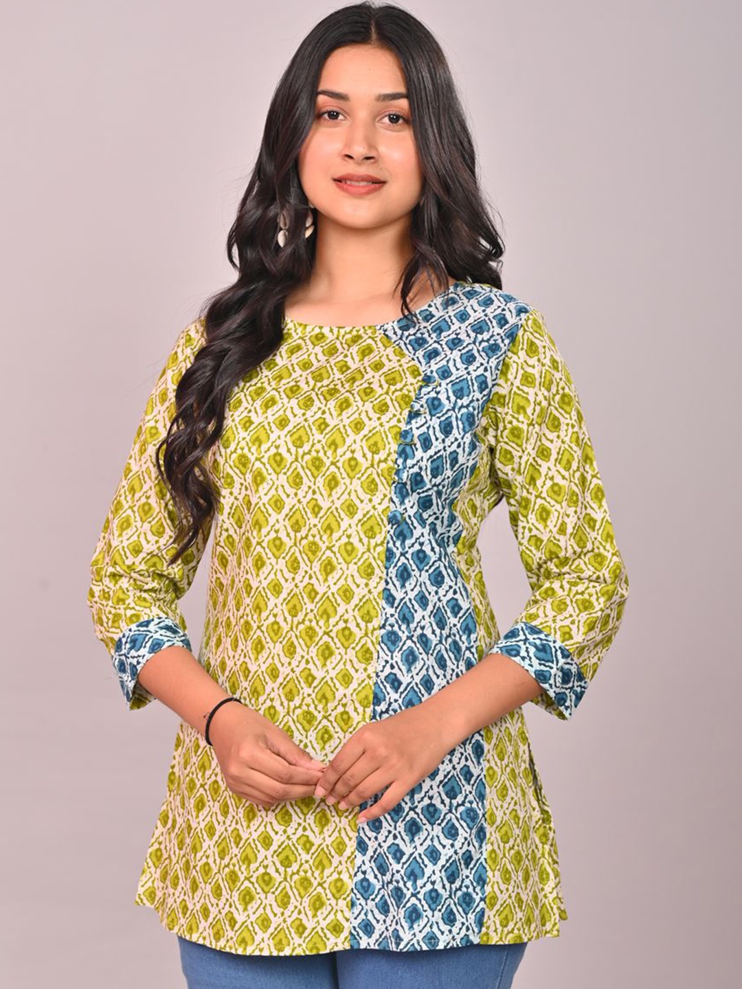 

FABRU Floral Printed Pure Cotton Kurti, Green