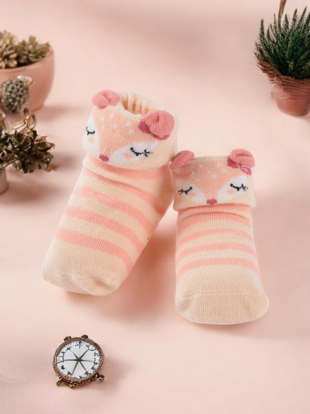 

Yellow Bee Infant Girls Patterned Non-Slip Ankle Length Socks, Cream