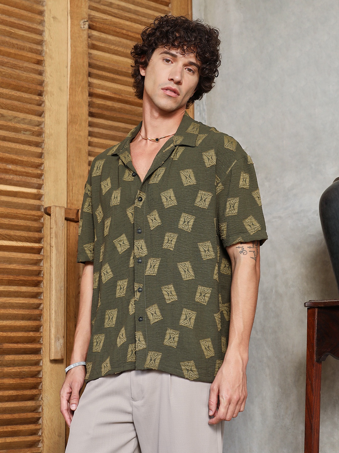 

Campus Sutra Men Comfort Opaque Printed Casual Shirt, Green