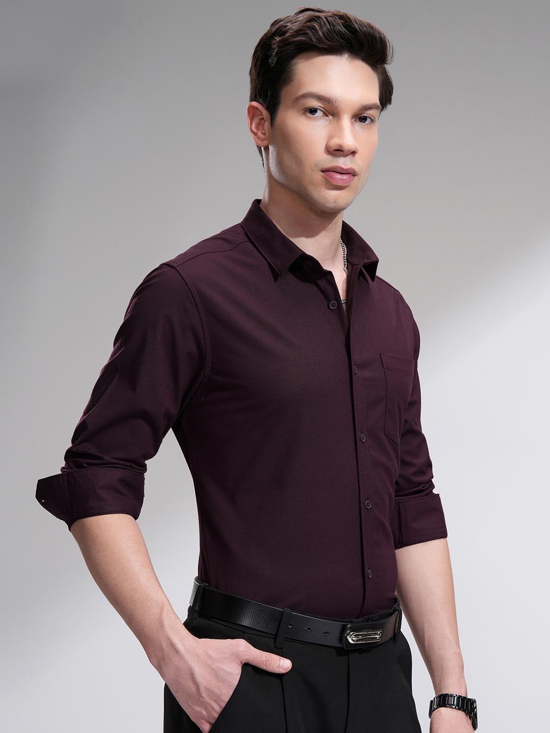 

HIGHLANDER Men Solid Occasion Shirt, Burgundy