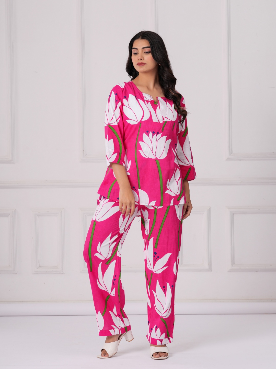

PINGAKSH Printed Pure Cotton V Neck Top With Trousers Co-Ords Set, Pink