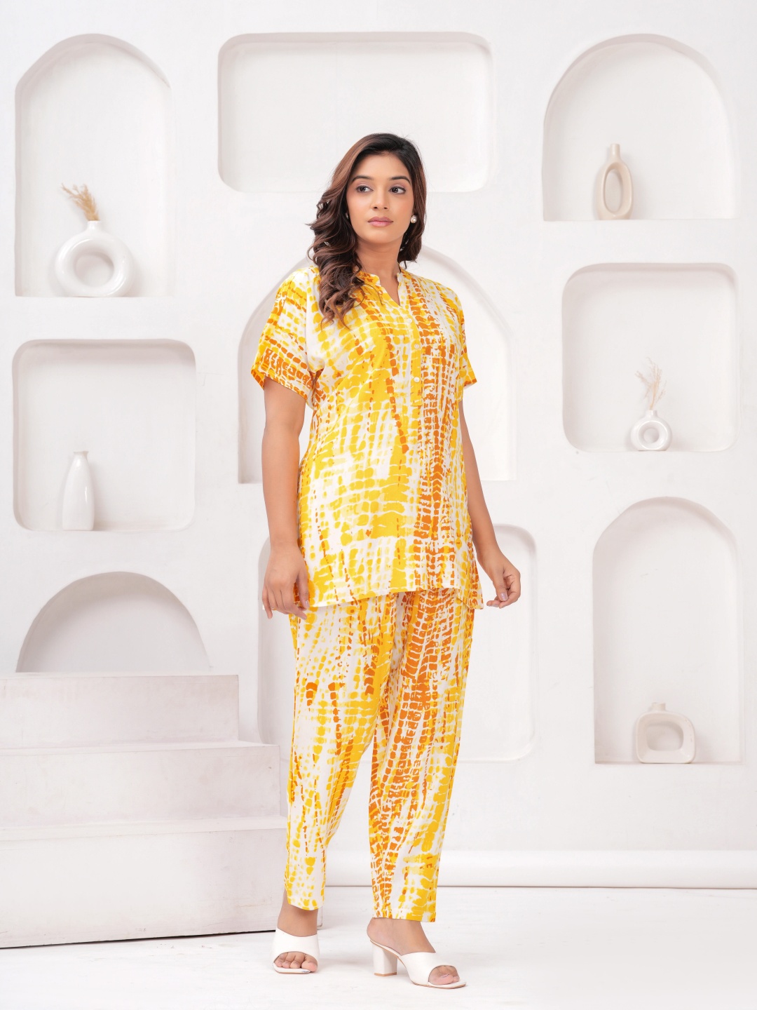 

SIDDHANAM Printed Mandarin Collar Tunic With Trousers Co-Ords Set, Yellow