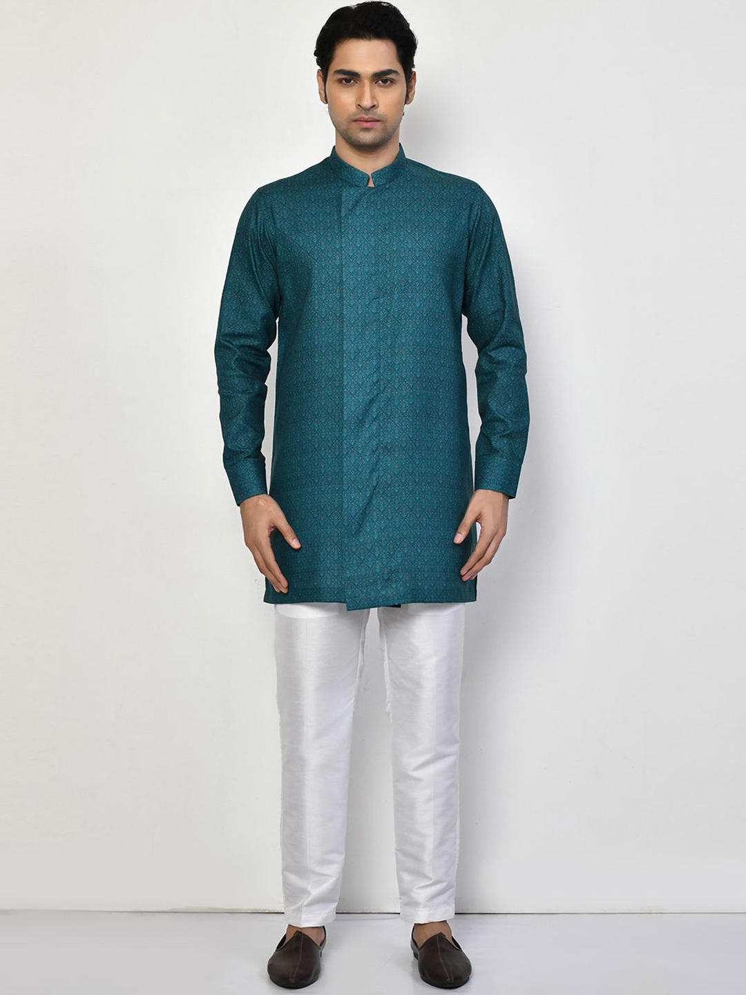 

Arihant Rai Sinha Men Floral Printed Regular Pure Silk Kurta with Trousers, Blue