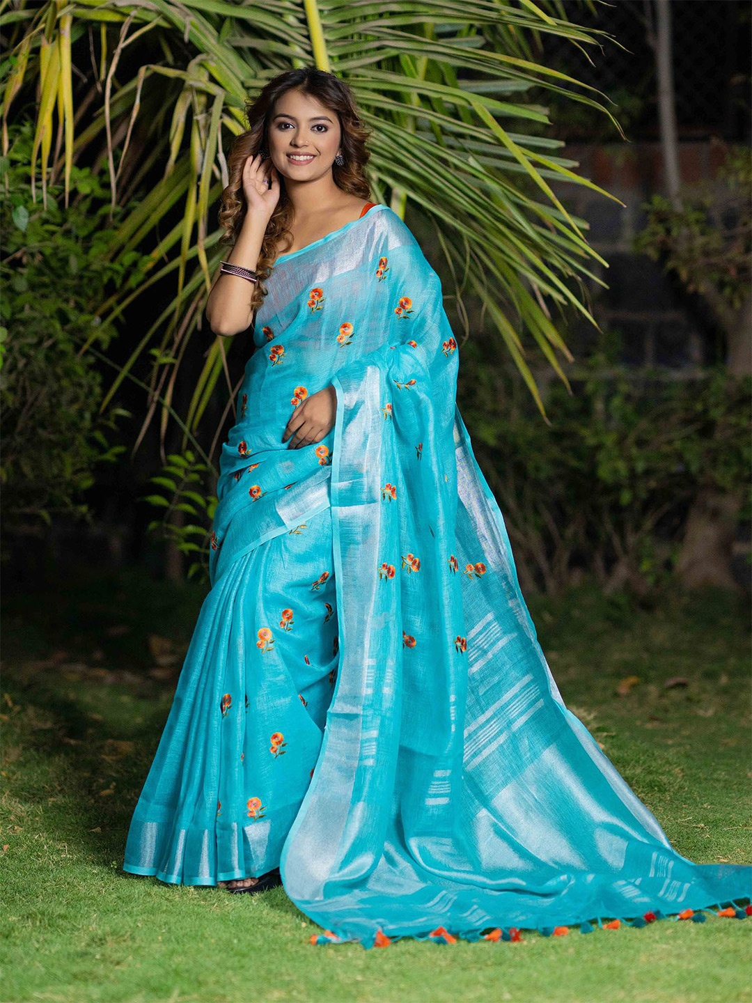 

Prasam Floral Embroidered Pure Linen Saree, Blue