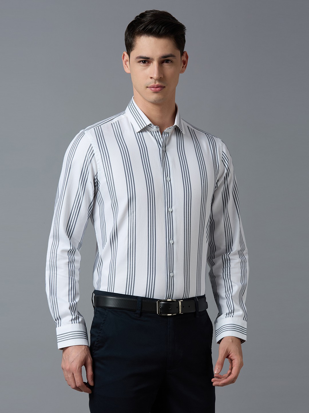 

Reid & Taylor Men India Slim Fit Spread Collar Vertical Striped Cotton Formal Shirt, White
