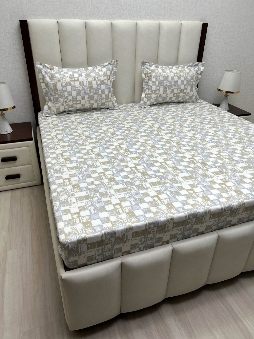 

Pure Decor Royal Passion Brown Printed 400TC Pure Cotton Queen Bedsheet Set 2.28m x 2.54m
