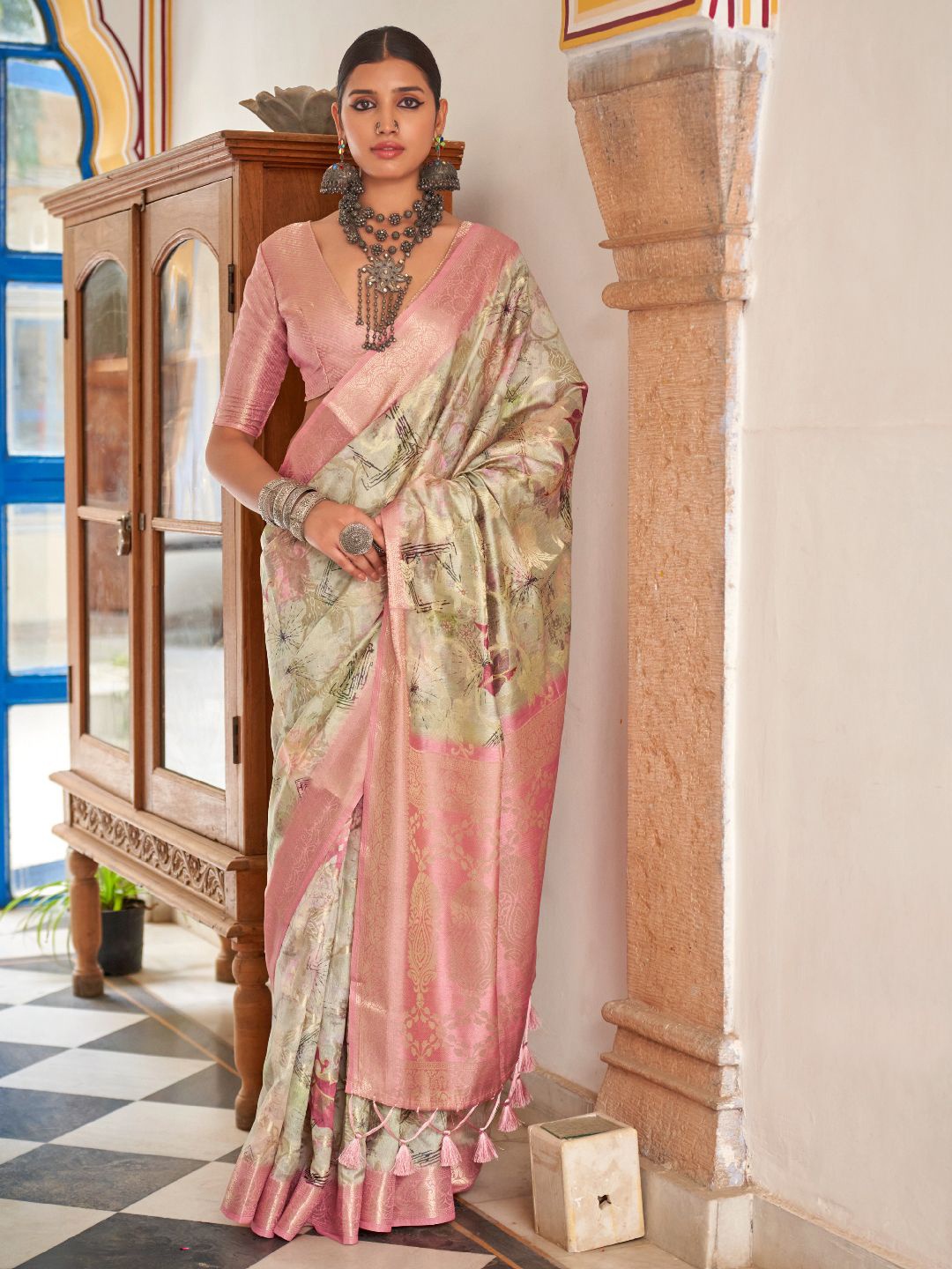 

Mitera Floral Zari Saree, Pink