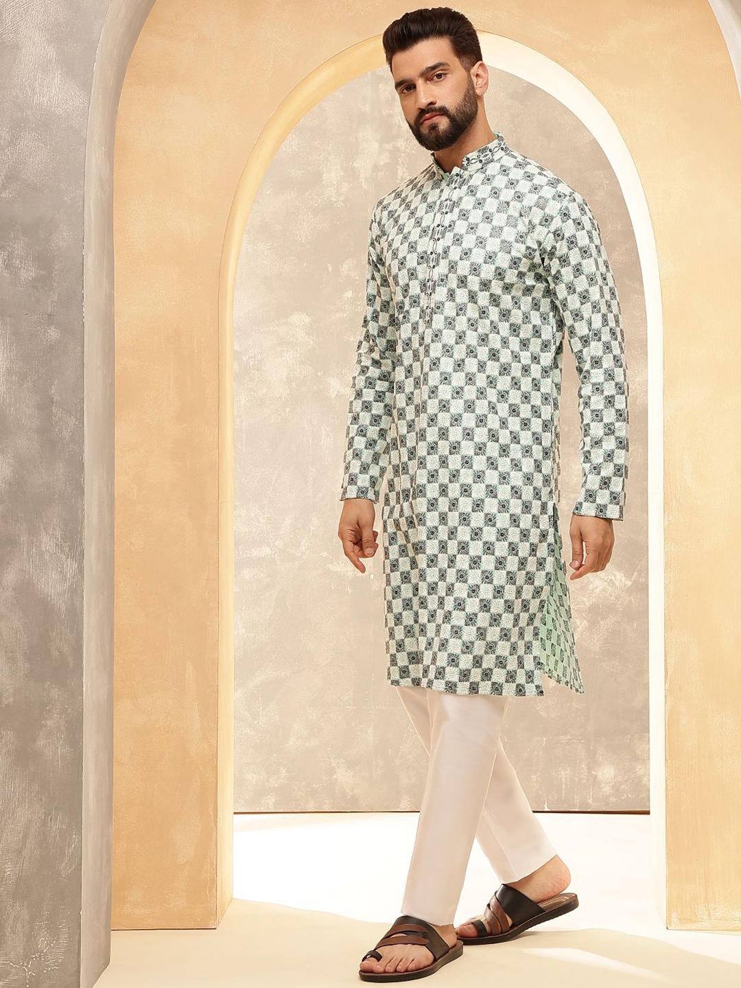 

SOJANYA Men Geometric Embroidered Thread Work Kurta, Sea green