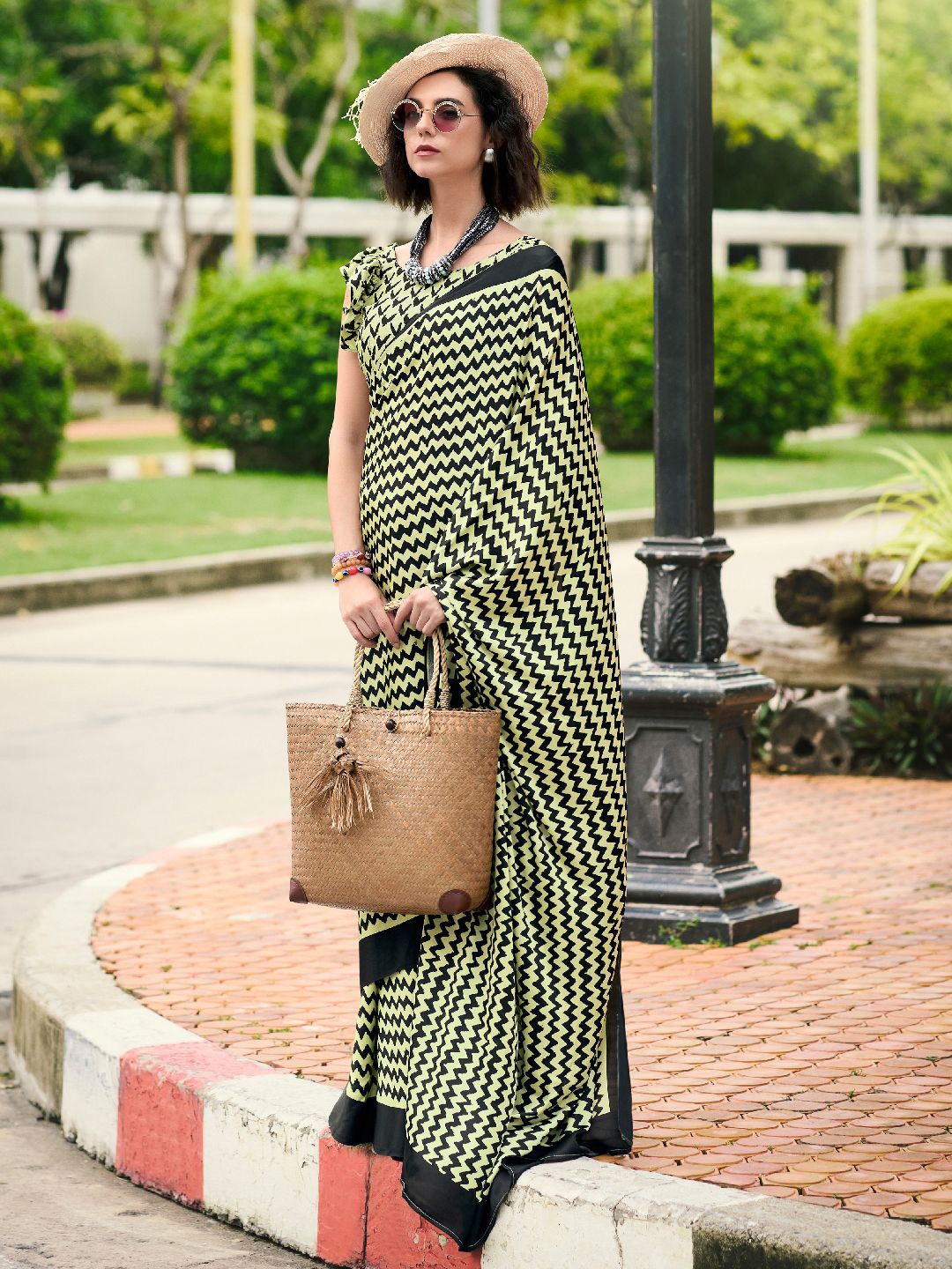 

Mitera Printed Saree With Unstitched Blouse Piece, Yellow