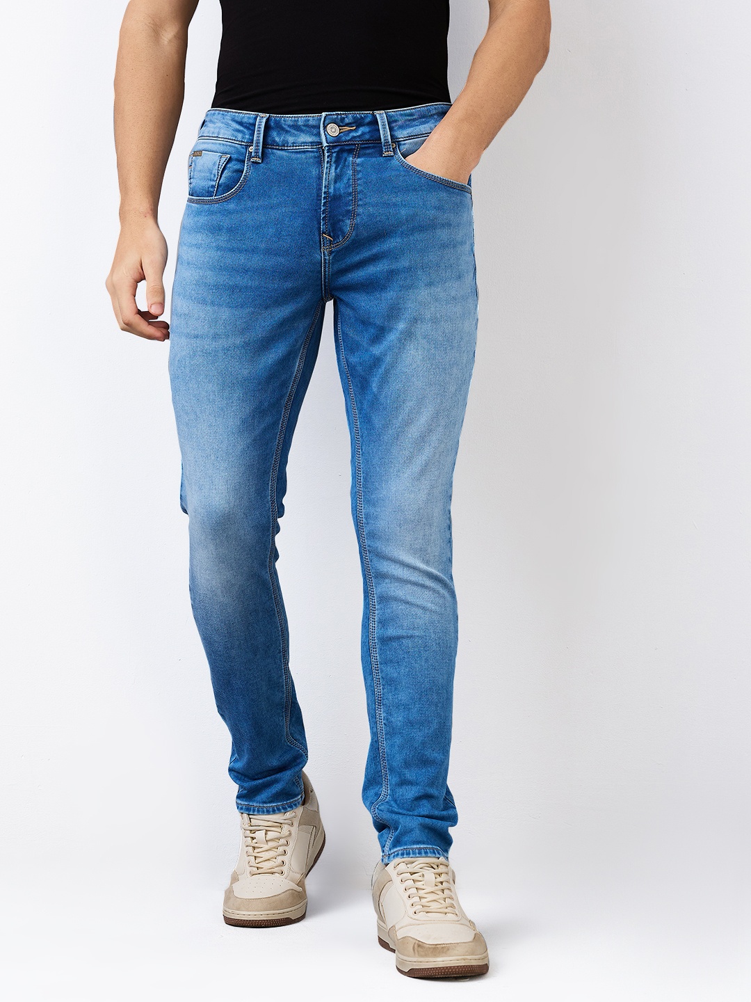

SPYKAR Men Slim Fit Low-Rise Light Fade Cotton Jeans, Blue
