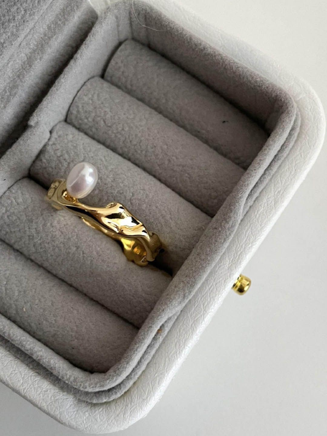 

StyleCast Elegant Gold-Toned Pearls Studded Contemporary Shaped Finger Ring