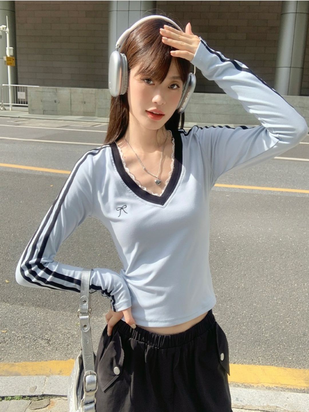 

StyleCast x Revolte Solid V-Neck Long Sleeves Regular Crop Top, Blue