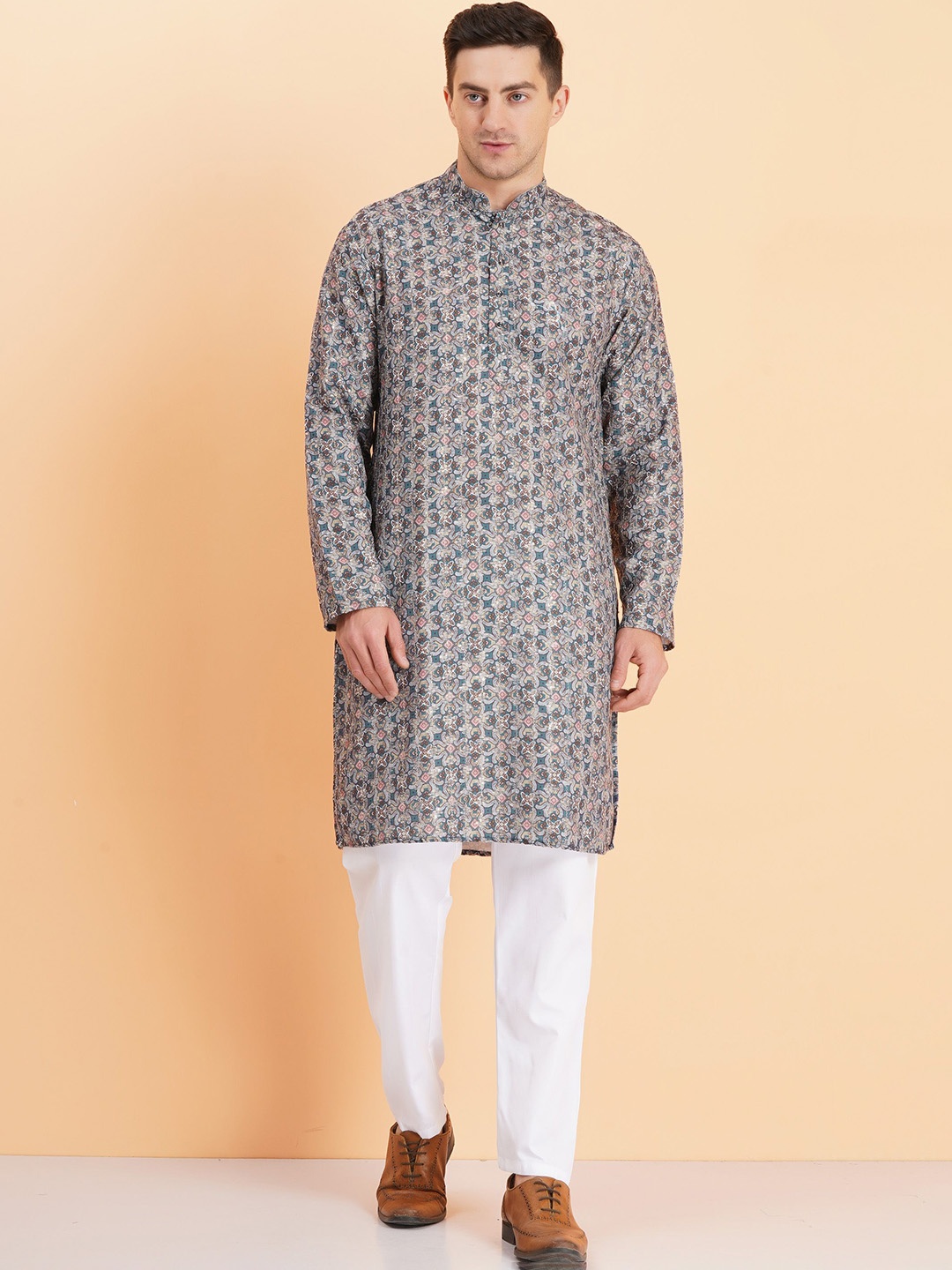 

SG LEMAN Floral Printed Mandarin Collar Kurta With Pyjamas, Brown