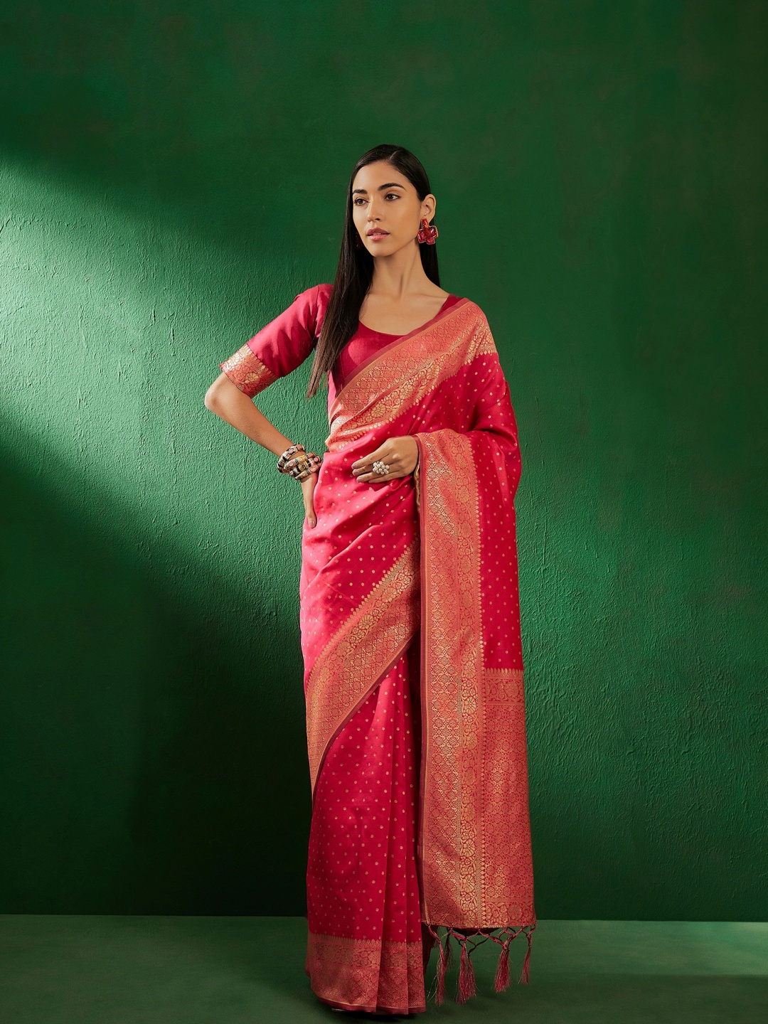 

DEVATITHI Woven Design Zari Banarasi Saree, Pink