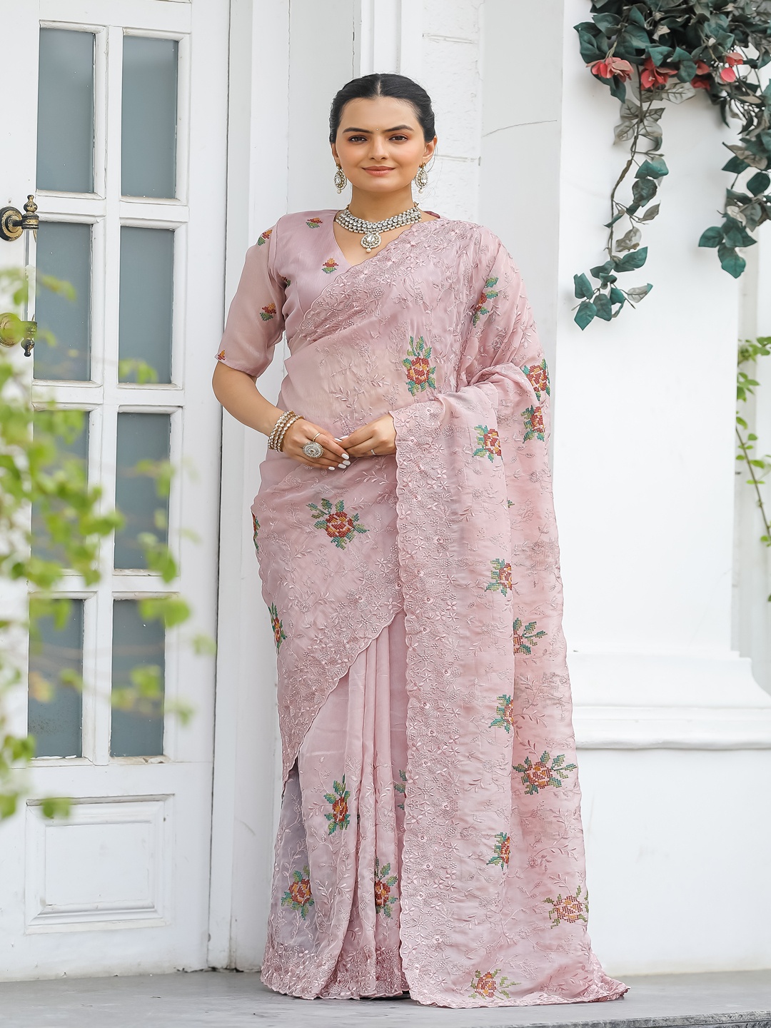 

TORONFRAS Floral Embroidered Art Silk Kanjeevaram Saree, Peach