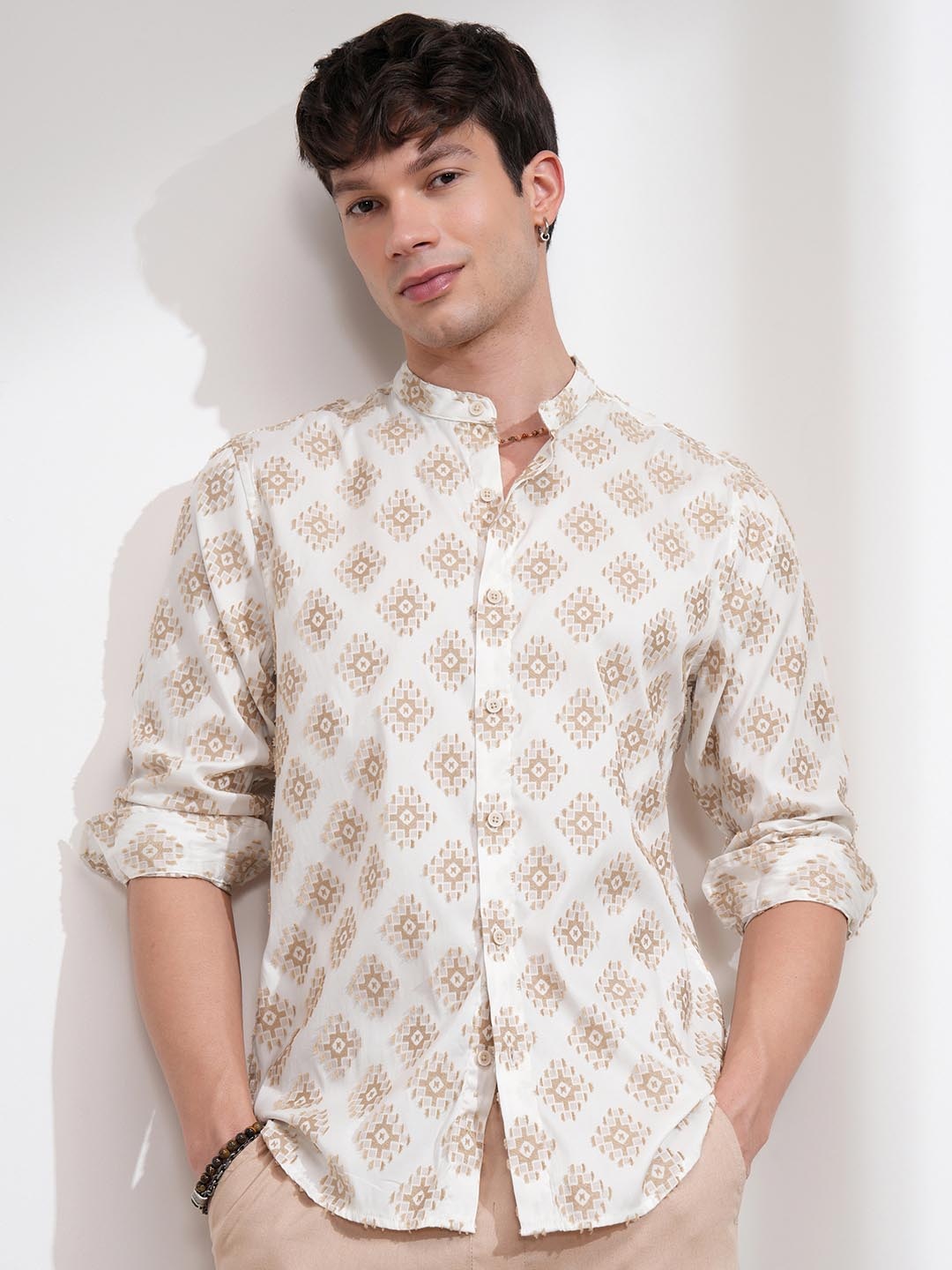 

HIGHLANDER Men Geometric Jacquard Mandrin Collar Shirt, White