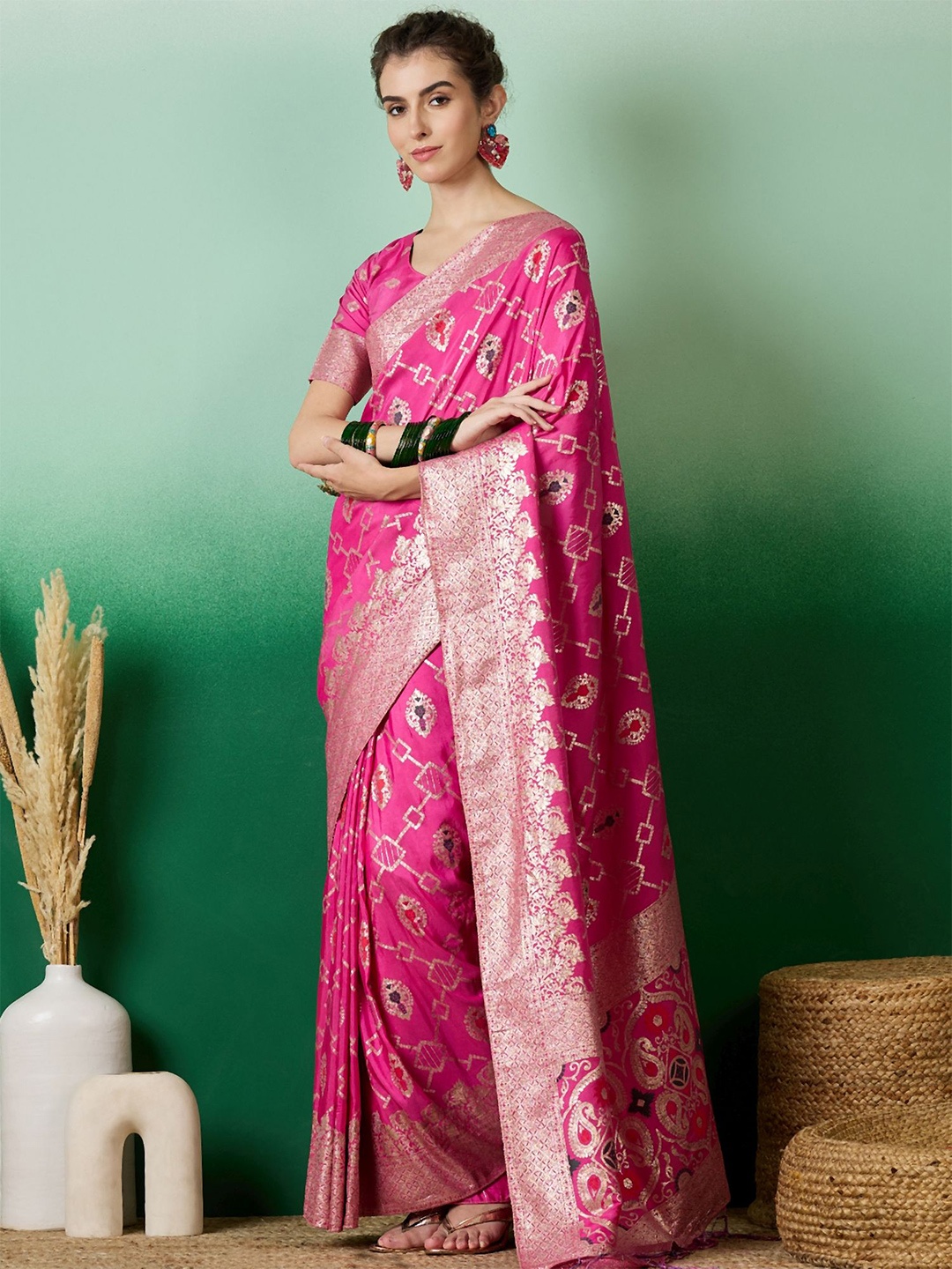 

DEVATITHI Pink Staple Dola Jacquard Saree