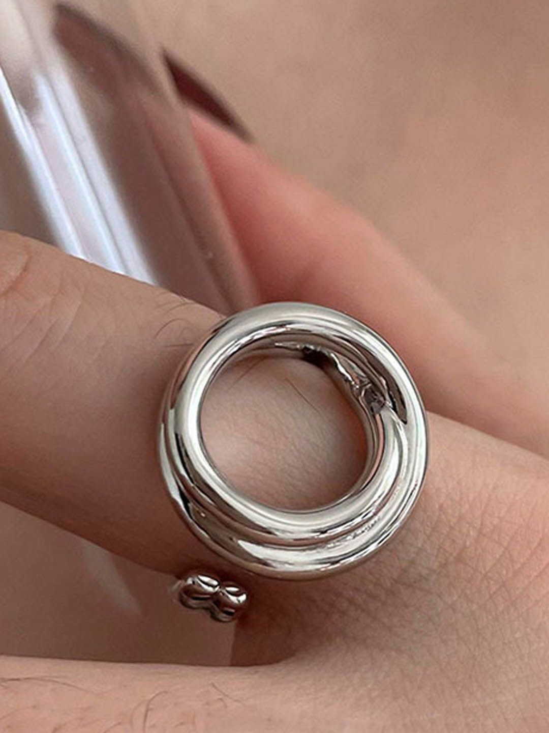 

StyleCast Elegant Textured Circular Shaped Finger Ring, Silver