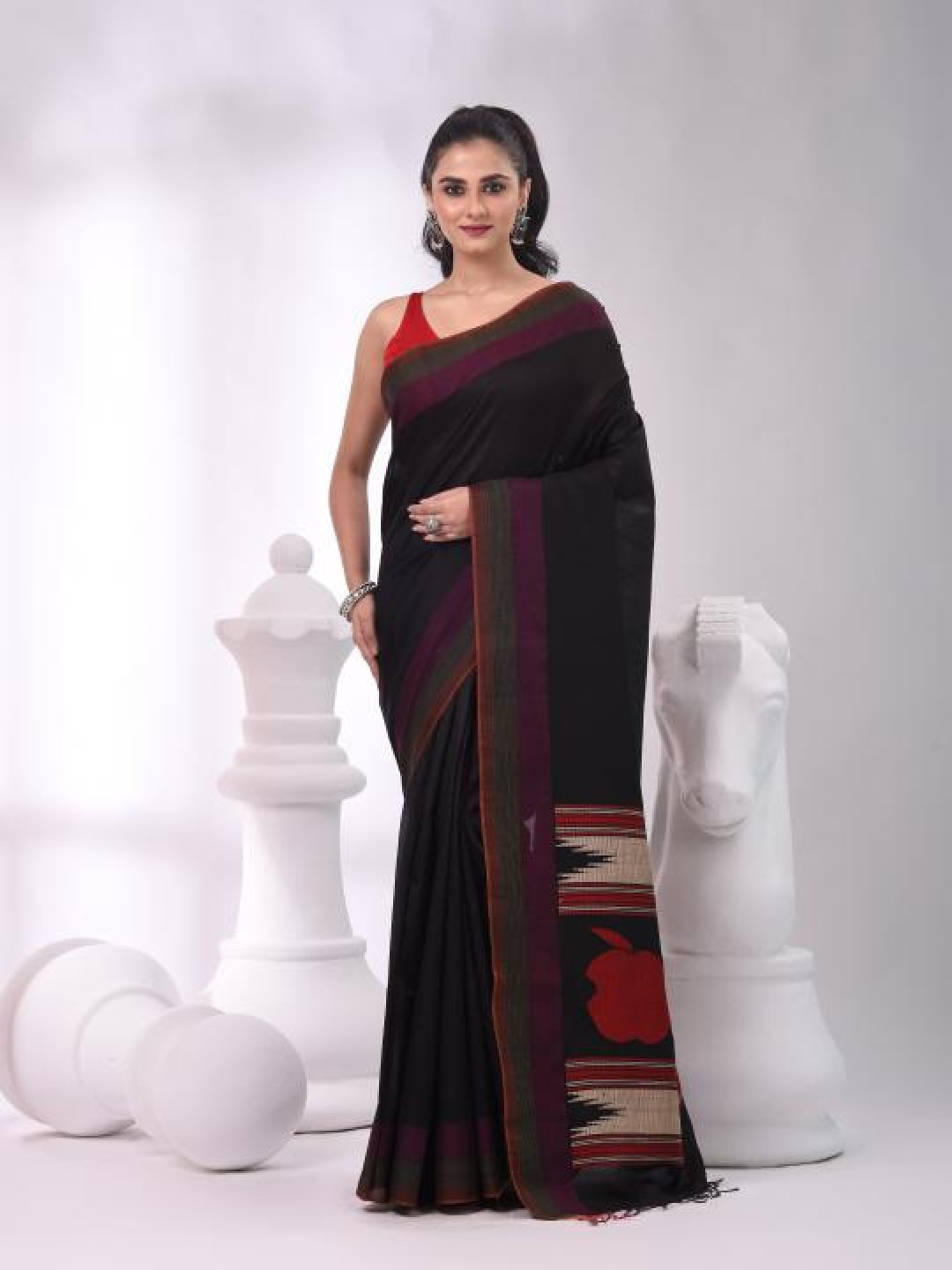 

VIBHAVARI Saree, Black